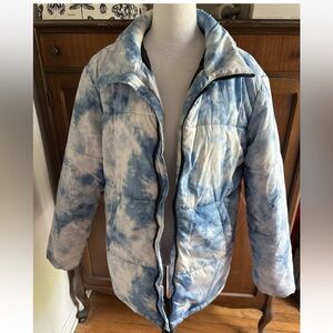 Blue and white cloud pattern women's puffer jacket, size M.